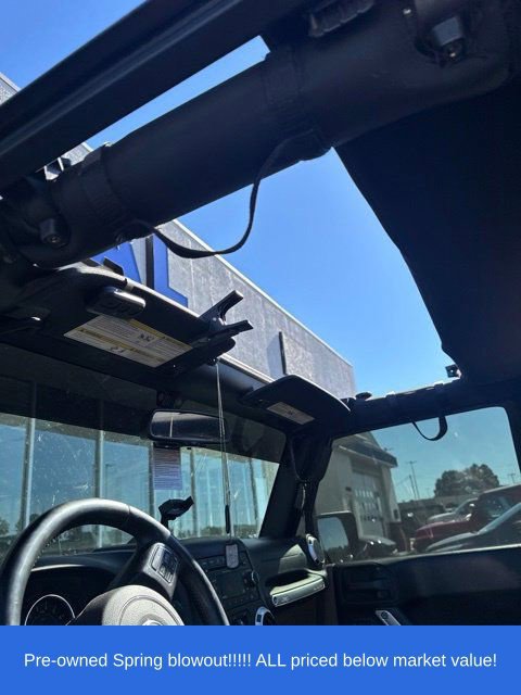 Used 2015 Jeep Wrangler Rubicon w/ Power Convenience Group AWD/4WD image 16