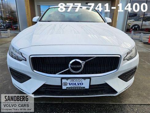 Used 2019 Volvo S60 T6 Momentum w/ Multimedia Package image 2