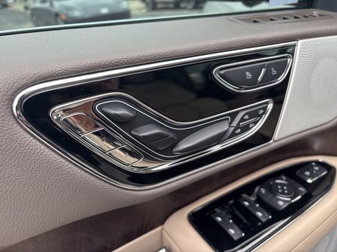 Used 2023 Lincoln Navigator L Reserve AWD/4WD image 16
