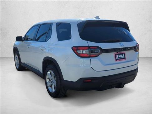 Used 2023 Honda Pilot LX image 7