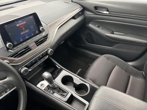 Used 2024 Nissan Altima 2.5 SV image 16
