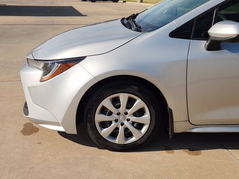 Used 2022 Toyota Corolla LE FWD image 9