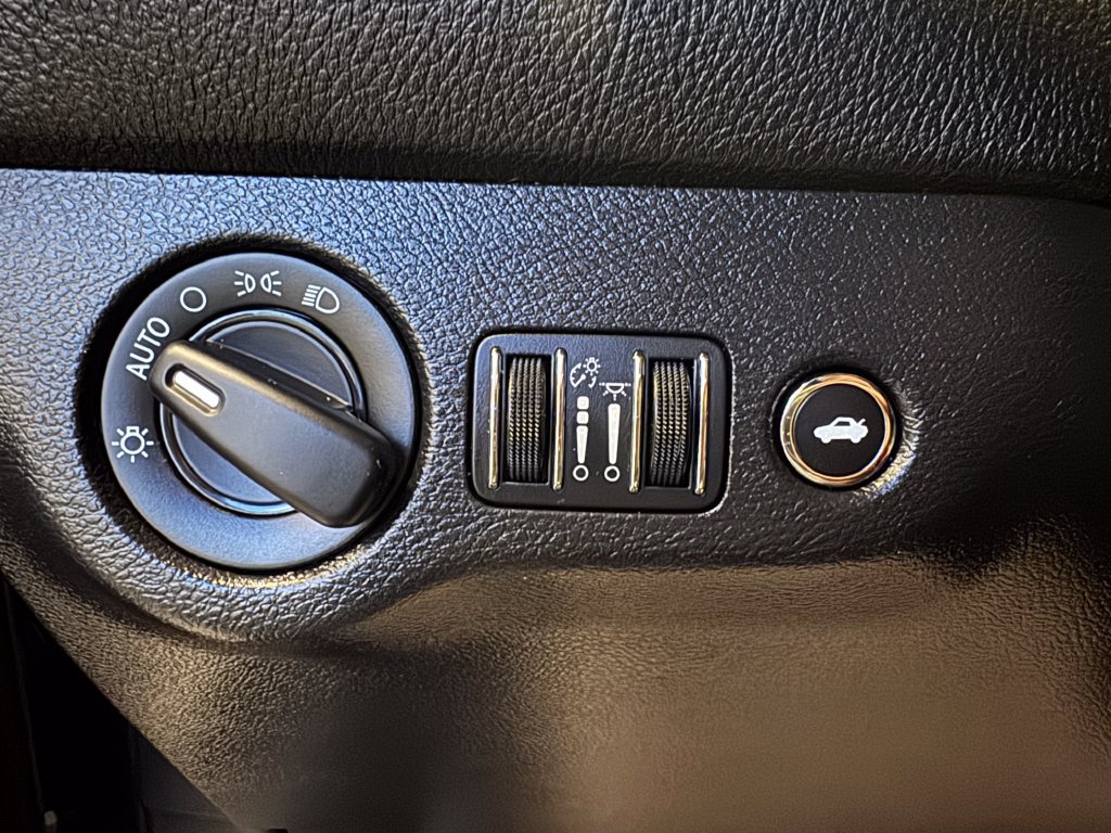 Used 2023 Dodge Challenger SXT RWD image 17