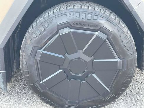Used 2024 Tesla Cybertruck AWD Crew Cab image 14