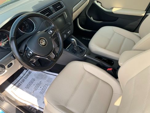 Used 2017 Volkswagen Jetta SE FWD image 10