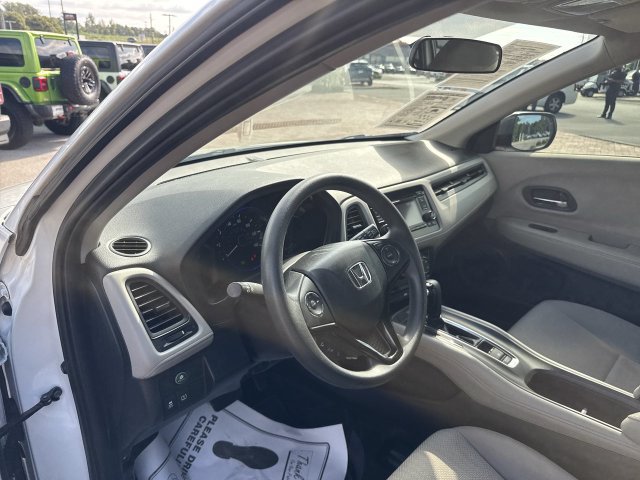 Used 2018 Honda HR-V LX image 14