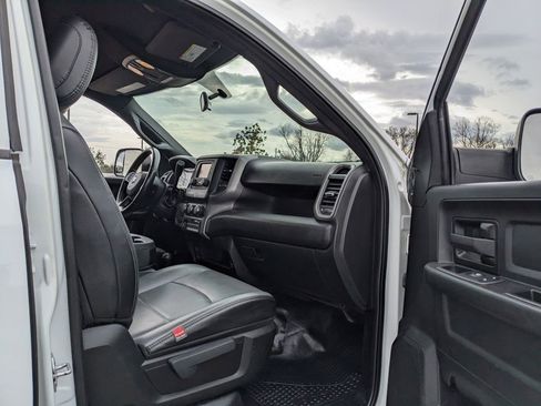 Used 2022 RAM 2500 Tradesman w/ Chrome Appearance Group image 33