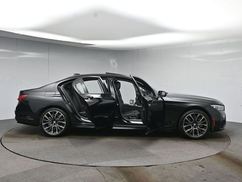 Used 2021 BMW 750i xDrive w/ Executive Package image 58