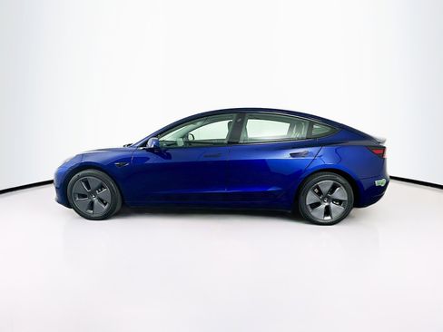 Used 2023 Tesla Model 3 Standard Range image 4