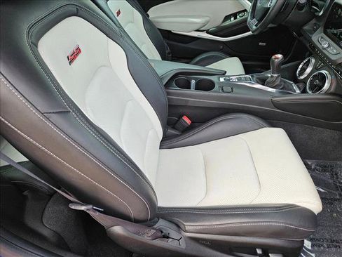 Used 2018 Chevrolet Camaro SS image 17