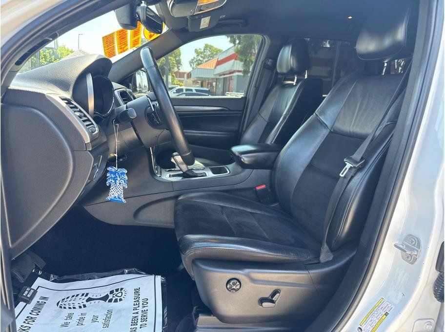 Used 2017 Jeep Grand Cherokee Altitude RWD image 15