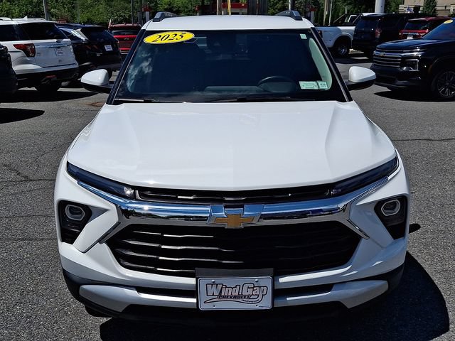 Used 2025 Chevrolet TrailBlazer LT w/ Convenience Package AWD/4WD image 2