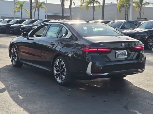New 2027 BMW i5 eDrive40 w/ Convenience Package RWD image 8