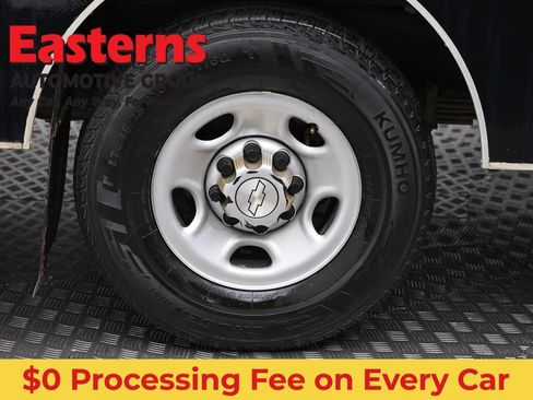 Used 2017 Chevrolet Express 3500 RWD image 25