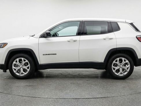 Used 2025 Jeep Compass Latitude AWD/4WD image 5