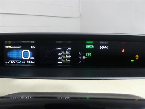 Used 2020 Toyota Prius XLE image 32