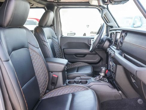 Used 2023 Jeep Wrangler Unlimited Sahara AWD/4WD image 17