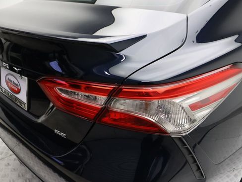 Certified 2019 Toyota Camry SE image 9