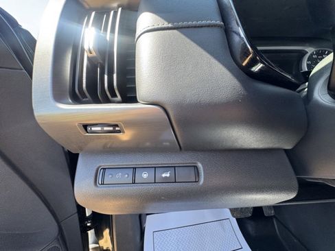 Used 2023 Nissan Pathfinder SL w/ Black Appearance Package image 20