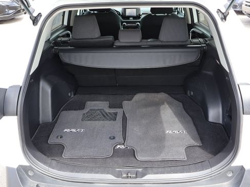 Used 2022 Toyota RAV4 LE w/ Carpet Mat Package (TMS) AWD/4WD image 14