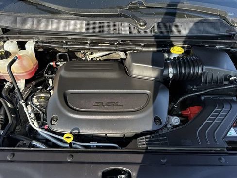 Used 2023 Chrysler Pacifica Touring-L FWD image 30