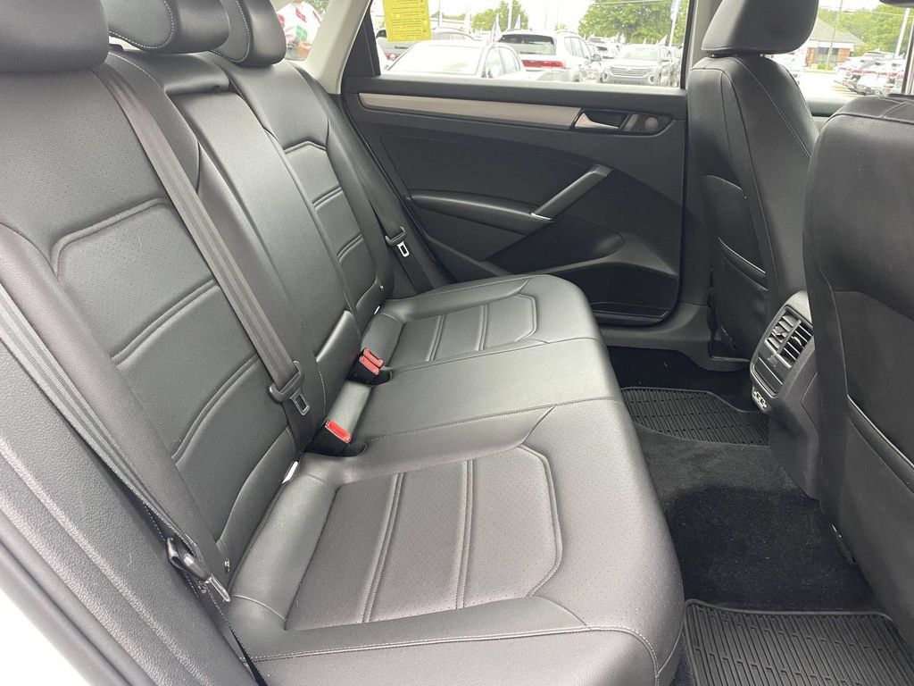 Used 2020 Volkswagen Passat 2.0T SE w/ Sunroof Package FWD image 11