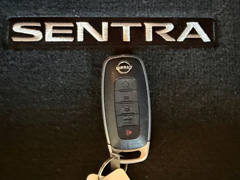 Used 2025 Nissan Sentra SR FWD image 29