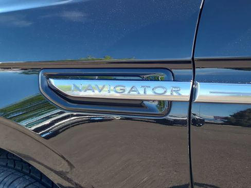 Used 2018 Lincoln Navigator Reserve w/ Technology Package AWD/4WD image 15