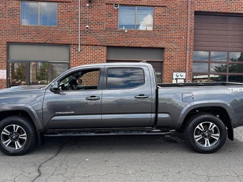 Used 2018 Toyota Tacoma TRD Sport AWD/4WD image 14