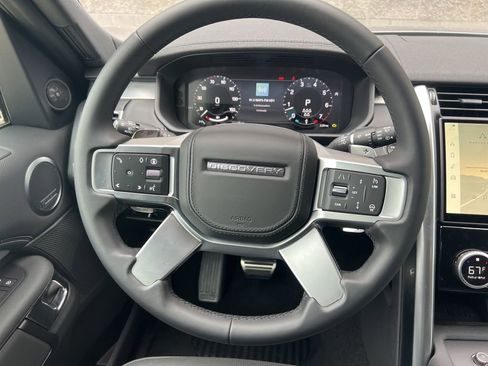 Used 2024 Land Rover Discovery Dynamic SE image 19