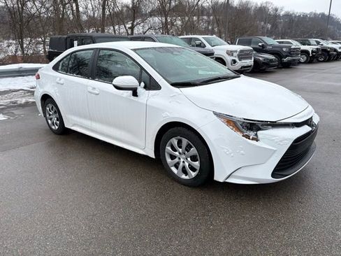 Used 2024 Toyota Corolla LE image 6