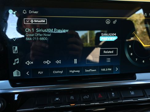 Used 2023 Chevrolet Silverado 1500 LT image 28