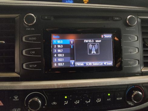 Used 2018 Toyota Highlander LE w/ Protection Package #3 image 25