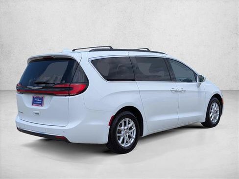 Used 2022 Chrysler Pacifica Touring-L FWD image 5