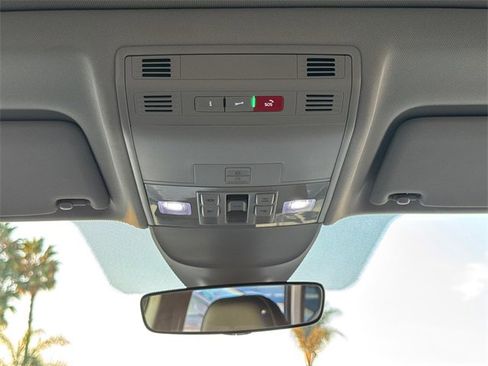 Certified 2023 Volkswagen Taos SE w/ Panoramic Sunroof Package image 22