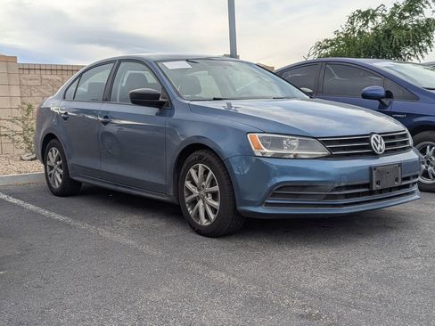 Used 2015 Volkswagen Jetta SE image 3