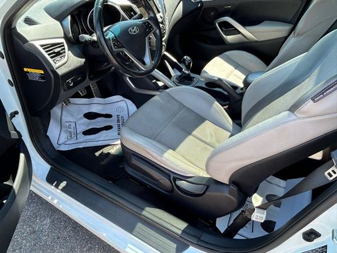 Used 2013 Hyundai Veloster w/ Style Pkg FWD image 9