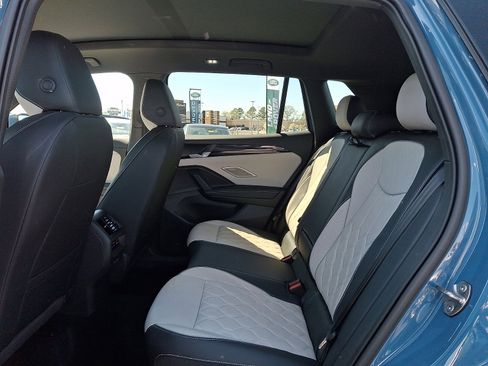 Certified 2025 Volkswagen Tiguan SEL R-Line image 10