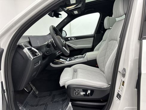 Used 2025 BMW X7 xDrive40i AWD/4WD image 25