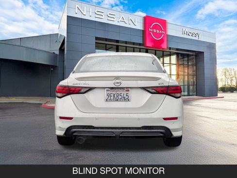 Used 2023 Nissan Sentra SR w/ SR Premium Package image 9