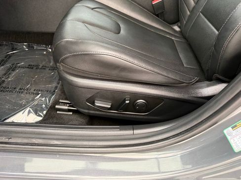 Used 2025 Hyundai Elantra Limited FWD image 13