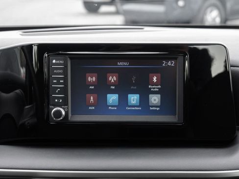 Used 2025 Nissan Kicks S w/ Charging Package image 31