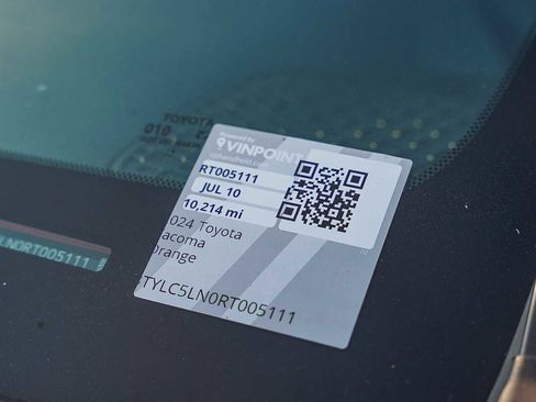 Used 2024 Toyota Tacoma TRD Off-Road image 31