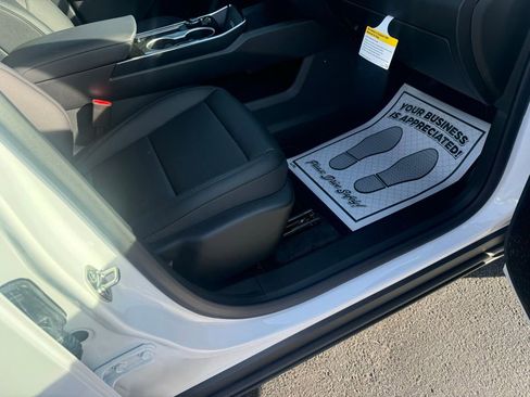 New 2026 Chevrolet Equinox LT w/ Convenience Package II image 13