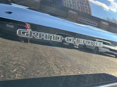 Used 2020 Jeep Grand Cherokee Limited image 16