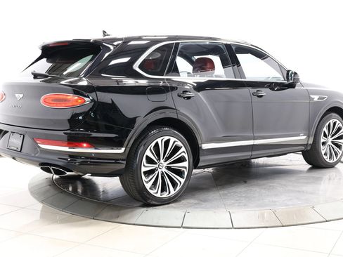 Used 2022 Bentley Bentayga AWD/4WD image 4