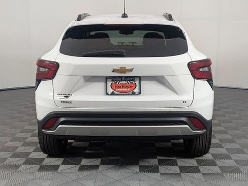 Certified 2026 Chevrolet Trax LT w/ Sunroof Package FWD image 6