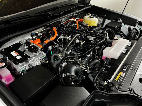 Certified 2025 Toyota 4Runner TRD Off-Road image 10