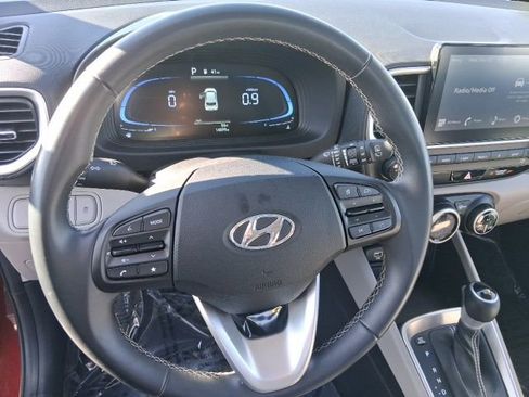 Used 2025 Hyundai Venue SEL image 20