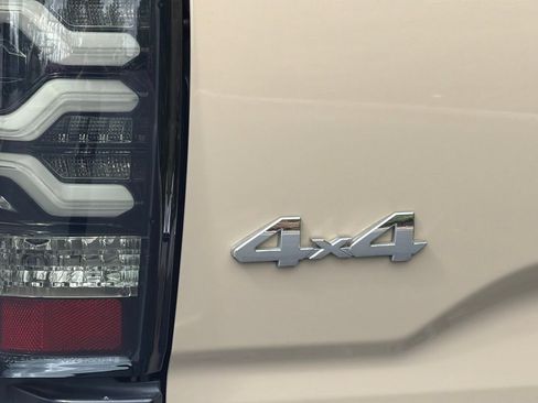 Used 2019 Toyota Tacoma SR5 AWD/4WD image 23
